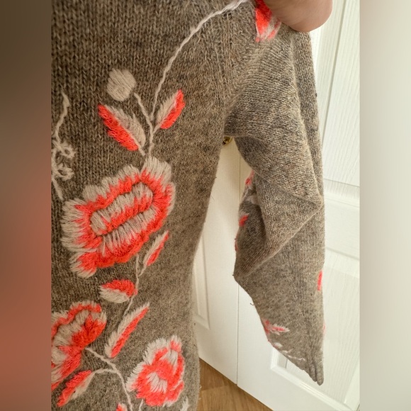 SLEEPING ON SNOW ANTHROPOLOGIE Wool Alpaca Blend Embroidered Floral Sweater Med - Picture 4 of 9